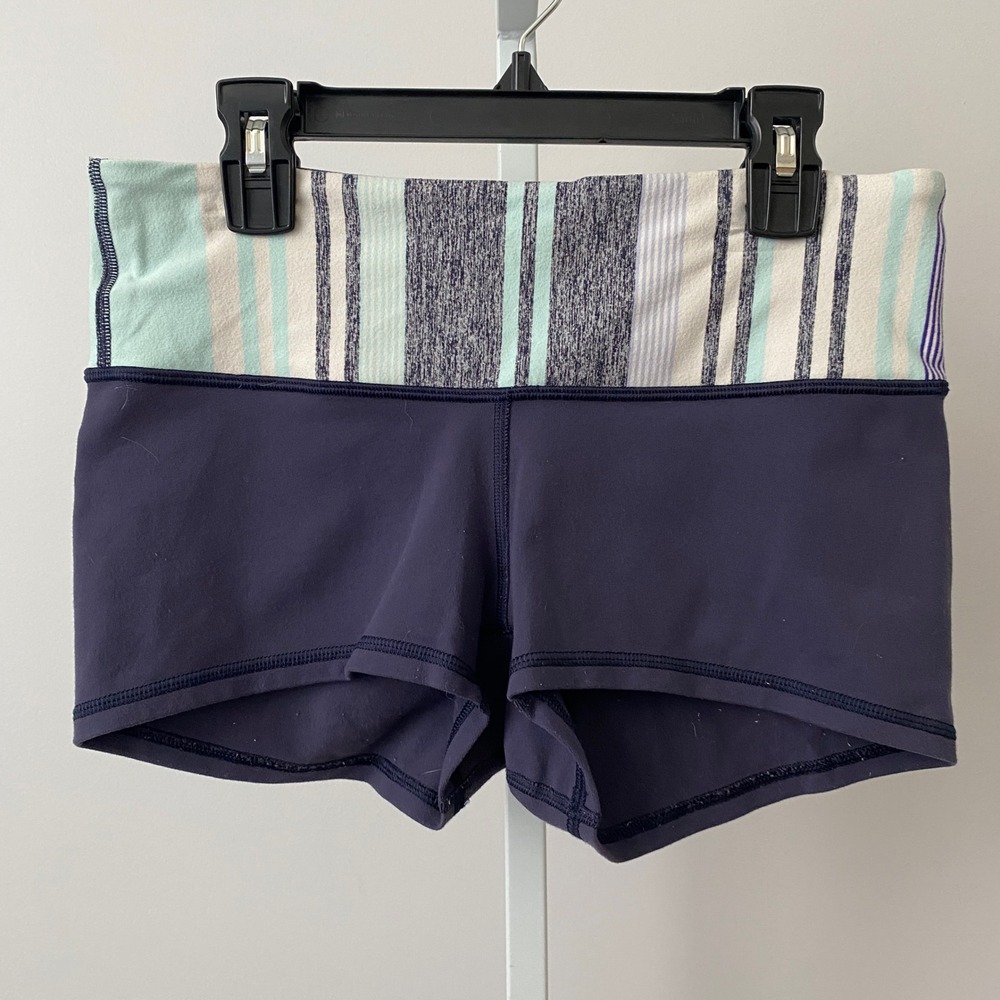 Lululemon Sporty Chic Yoga Reversible Athletic Striped Waist Shorts 6 Purple